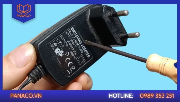 Adapter có điện nhưng không đủ tải, khiến đầu ghi không lên nguồn