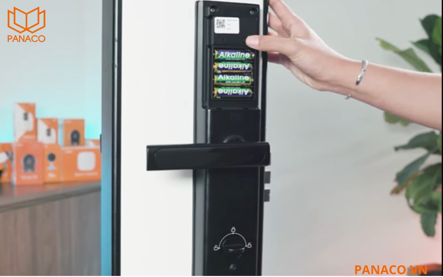 Imou K2C sử dụng 4 viên pin 2A, cho thời gian hoạt động lên đến 1 năm