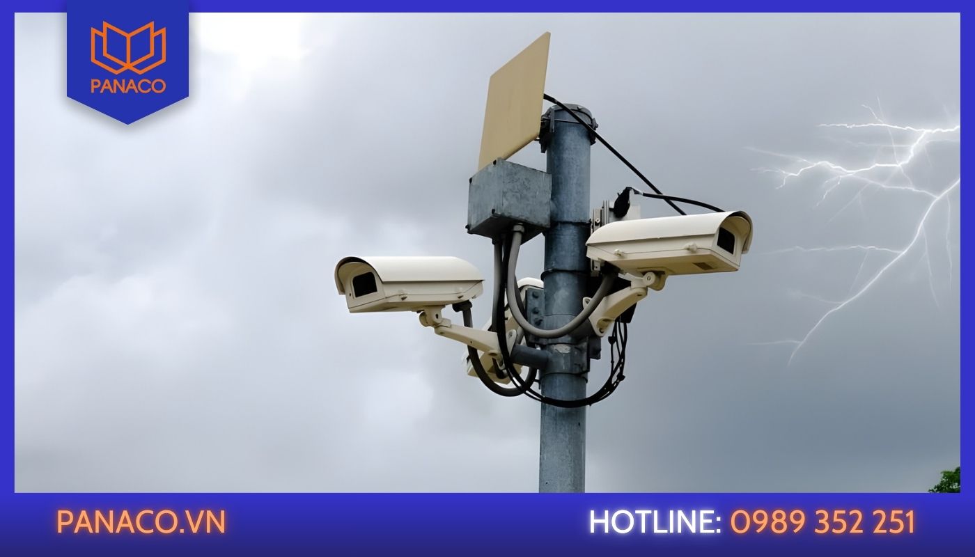 Camera quan sát bị tối đen do sét đánh