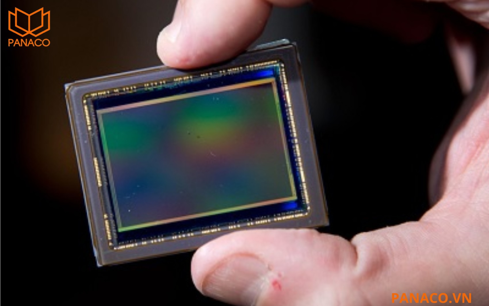 DHI-ITC413-PW4D-Z1 sử dụng cảm biến kích thước lớn 1/1.8 inch