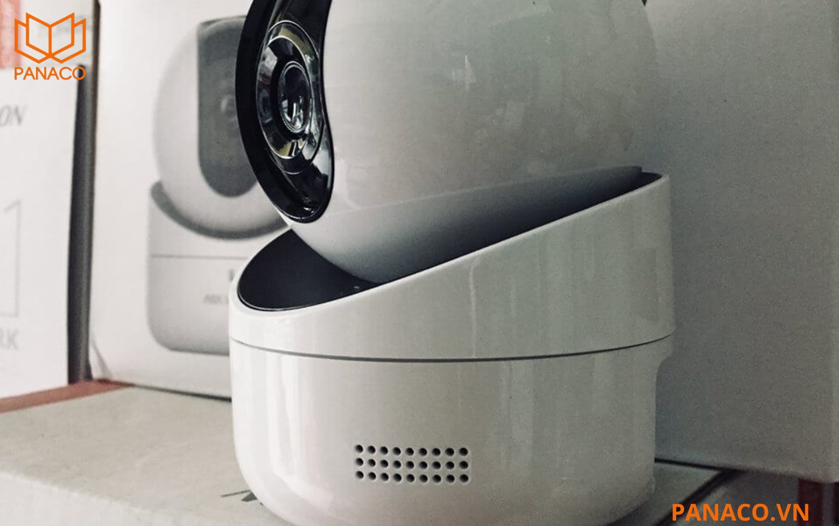 Camera tích hợp sẵn micro và loa hỗ trợ đàm thoại 2 chiều