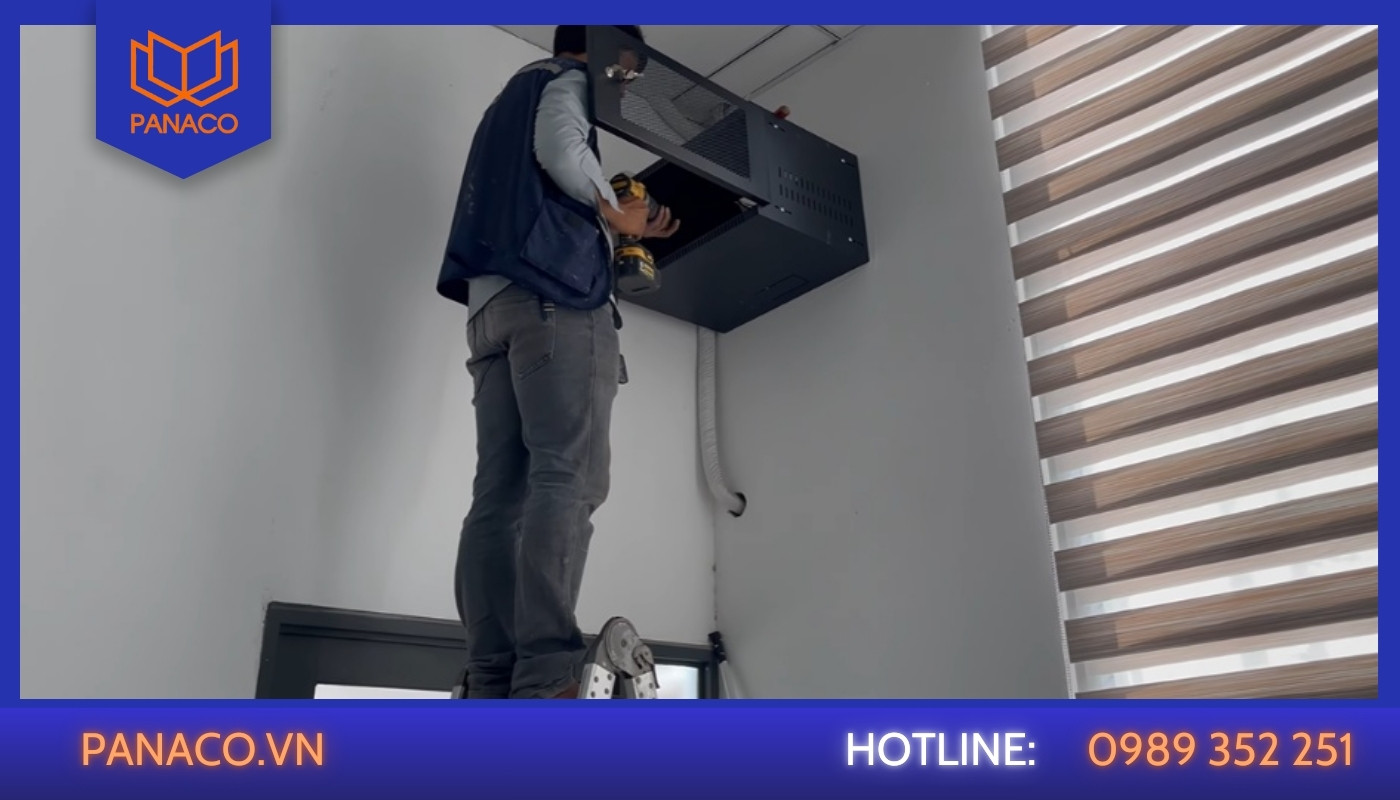 Lắp đặt tủ Rack trung tâm và đấu nối thiết bị ghi hình