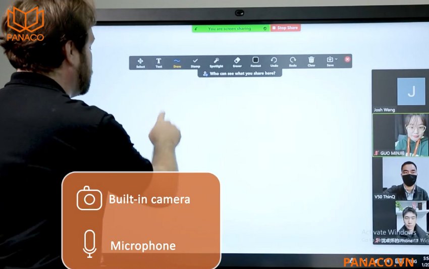 Màn hình được tích hợp camera độ phân giải 5MP cùng 2 micro đa hướng