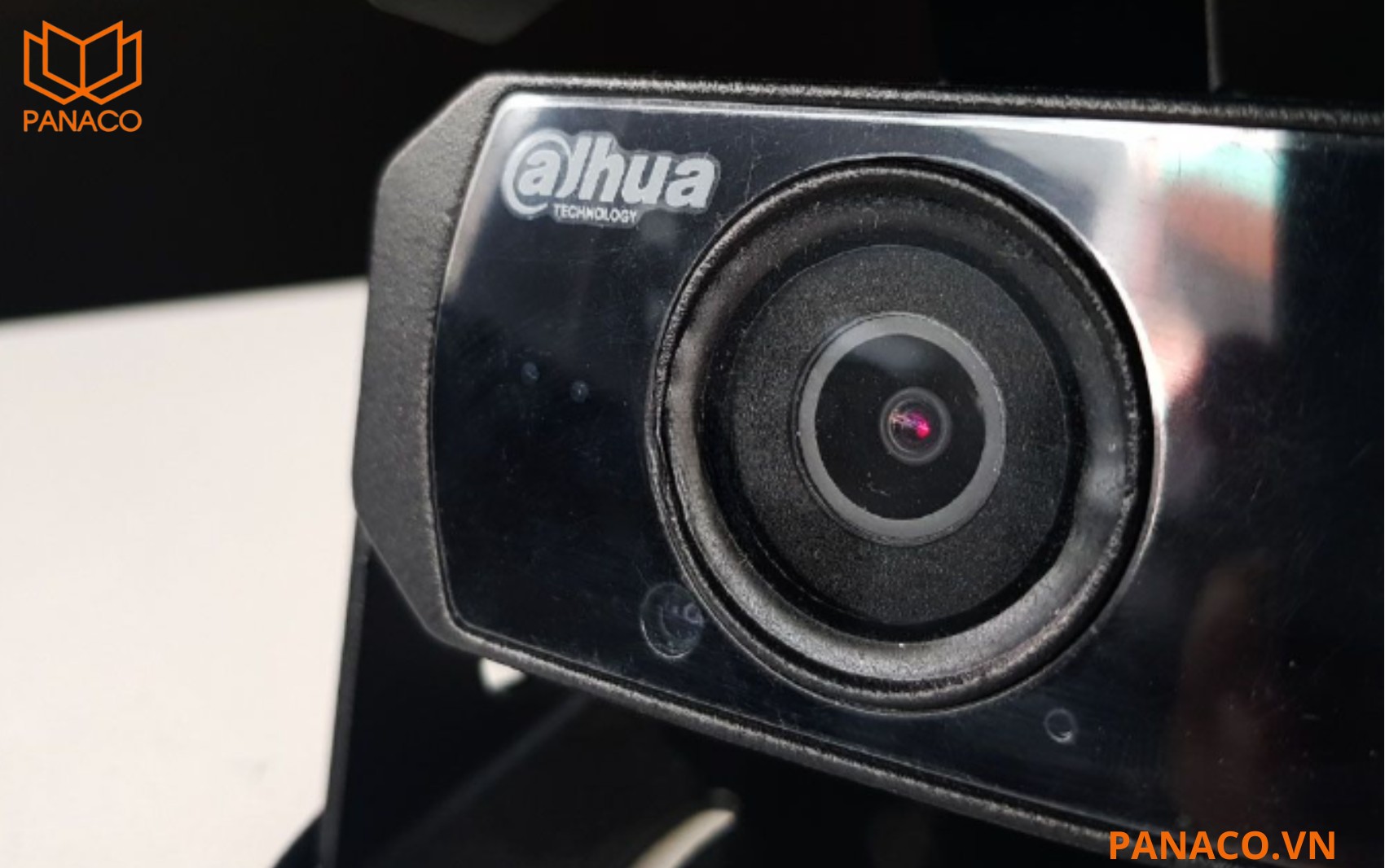 Ống kính góc rộng 2.1mm bao quát toàn diện không gian