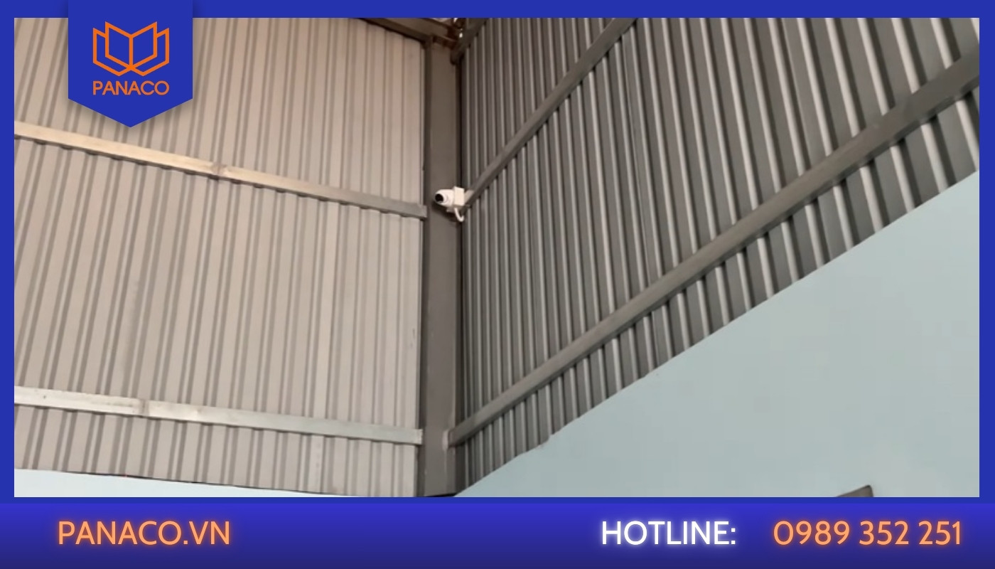 Vị trí lắp đặt camera bên trong xưởng, tận dụng tối đa chiều cao để mở rộng tầm nhìn