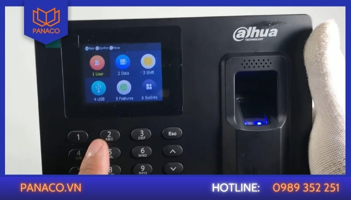 Biểu hiện thường gặp của máy chấm công bị treo