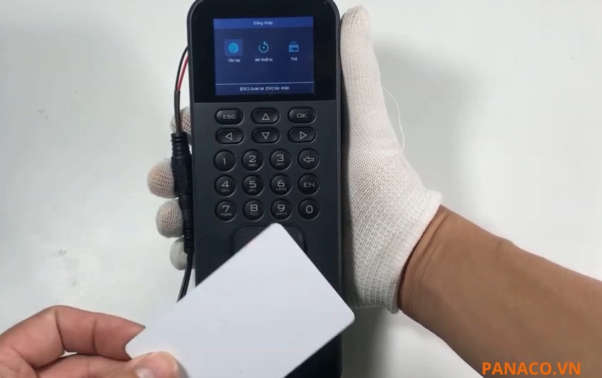 DS-K1T804AMF hỗ trợ chấm công và kiểm soát ra vào