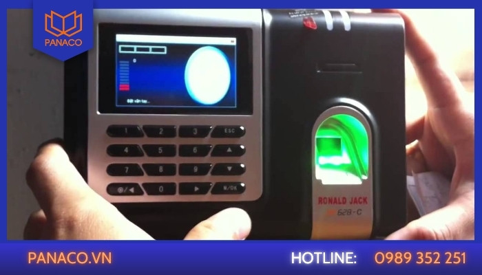 Dịch vụ sửa máy chấm công Quận 3