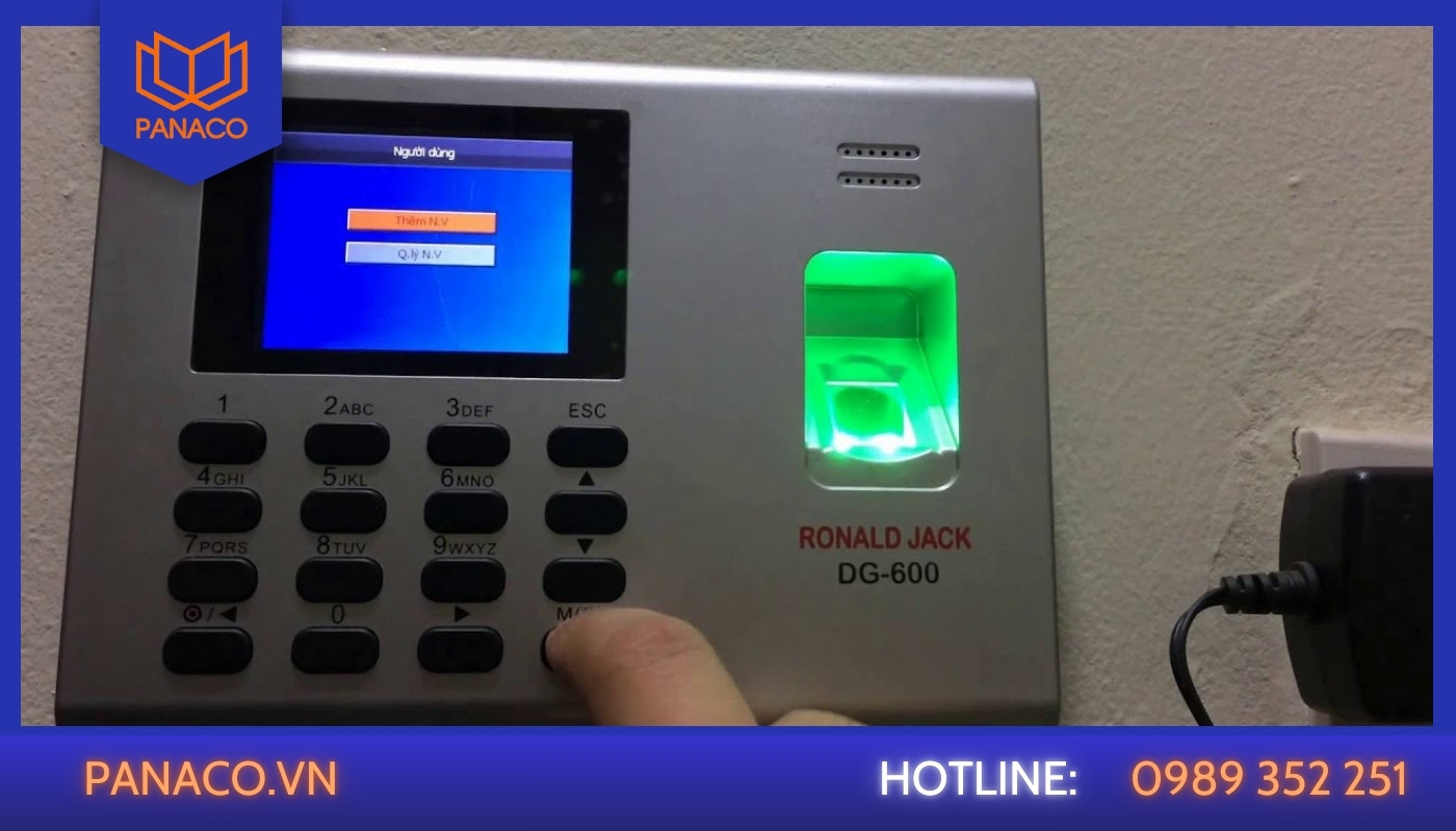 Lỗi máy chấm công Ronald Jack không lưu được dữ liệu mới