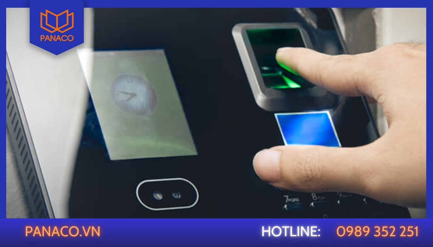 Máy chấm công không nhận vân tay do bụi bẩn và dầu mỡ