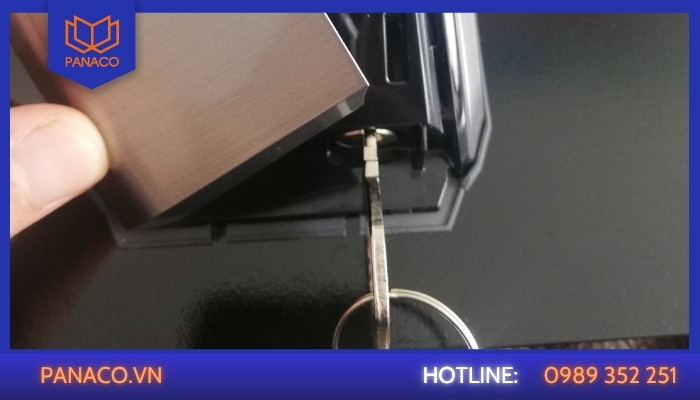 Chìa khóa cơ bị kẹt, không xoay được