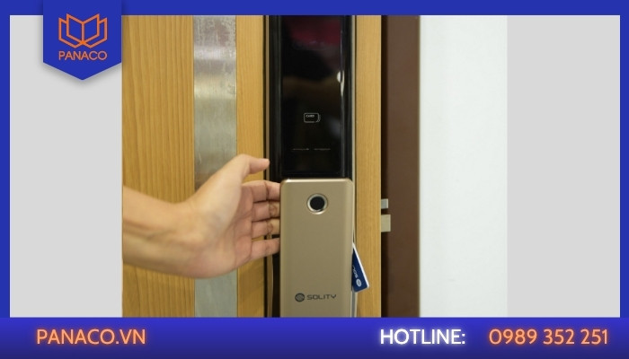 Đặt vân tay hoặc nhập mã đúng nhưng không mở cửa