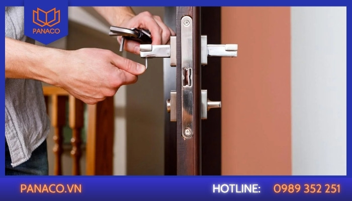 Khóa bị kẹt_ Đóng mở khó khăn, tay nắm lỏng lẻoKhóa bị kẹt_ Đóng mở khó khăn, tay nắm lỏng lẻo