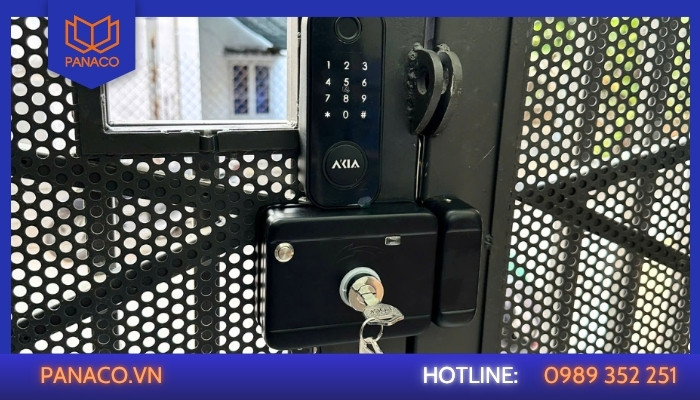 Khóa cổng sắt ngoài trời chống nước