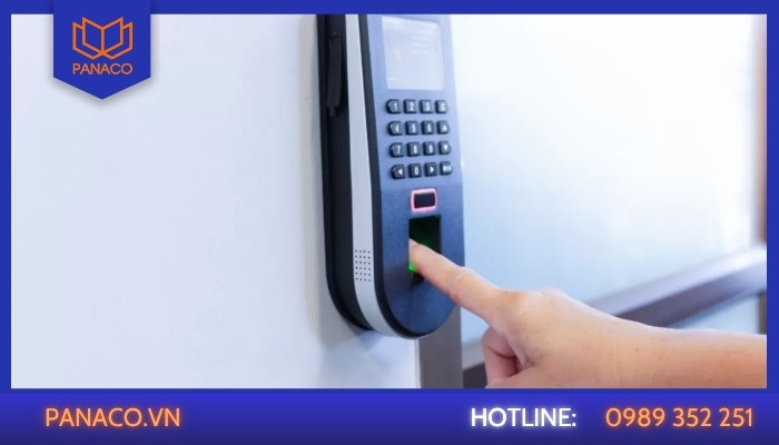 Khóa vân tay lỗi cảm biến do bụi bẩn và độ ẩm bám màng