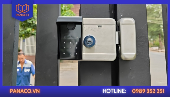Lắp khóa vân tay cửa cổng cho dãy trọ chị Mai tại đường Nguyễn Thị Tú, xã Vĩnh Lộc A