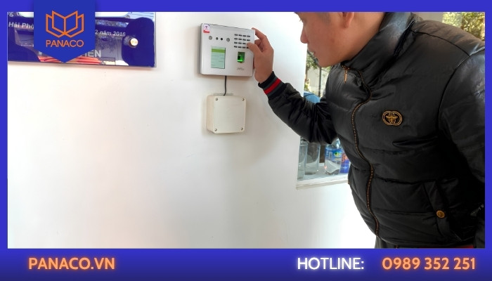 Lắp máy chấm công tại Văn phòng Công ty TNHH Quế Anh Huỳnh – Thủ Dầu Một, Bình Dương