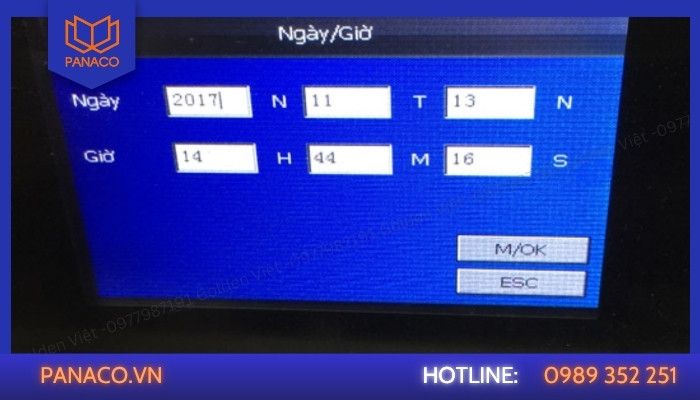 Máy chấm công bị sai giờ hệ thống