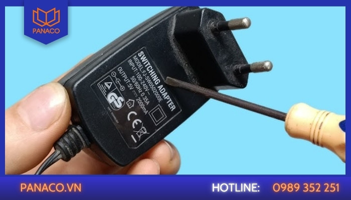 Nguồn điện (Adaptor) bị suy hao hoặc không đủ dòng