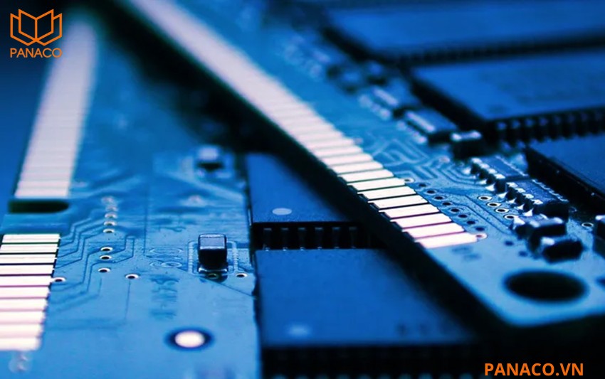 RAM 1GB và ROM 4GB cho hiệu năng mạnh mẽ