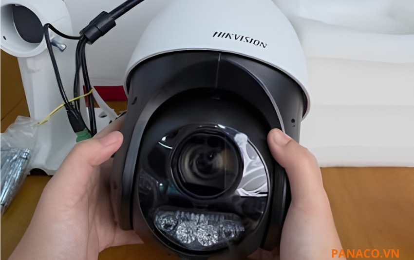 DS-2DE4225IWG1-EHUN là camera đàm thoại 2 chiều