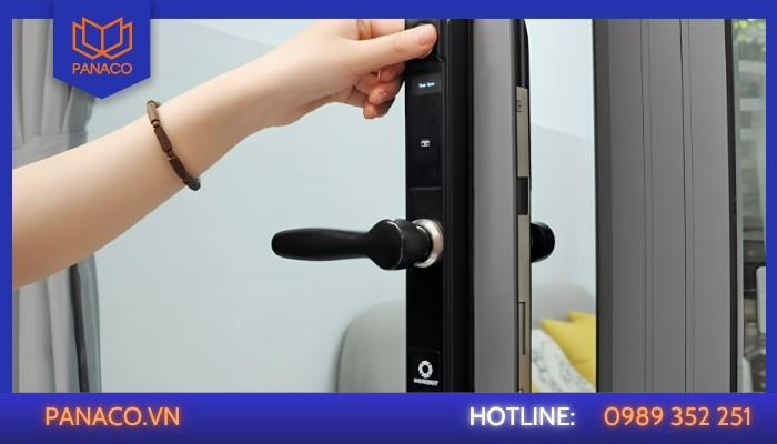 Không nhận vân tay do cảm biến bẩn hoặc hỏng
