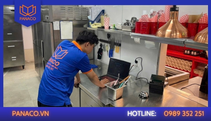 Kỹ thuật viên Panaco cấu hình hệ thống camera