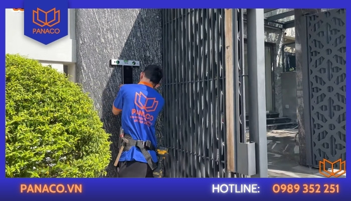 Kỹ thuật viên Panaco thi công lắp đặt chuông cửa màn hình Hikvision