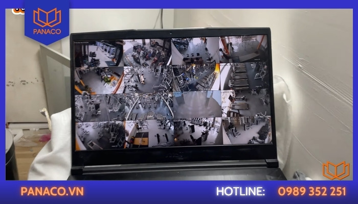 Màn hình máy tính hiển thị hệ thống camera giám sát toàn bộ không gian