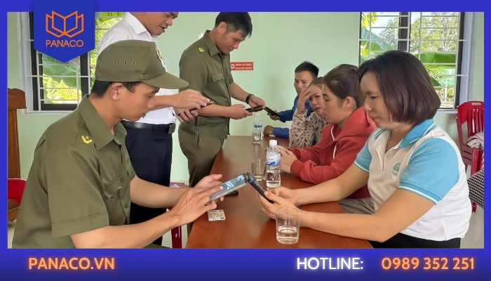 Trao đổi với nhau hoặc liên hệ UBND nhờ giải quyết