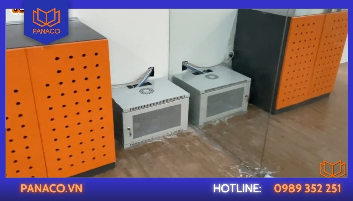 Tủ rack chứa thiết bị camera và mạng hoàn thiện gọn gàng