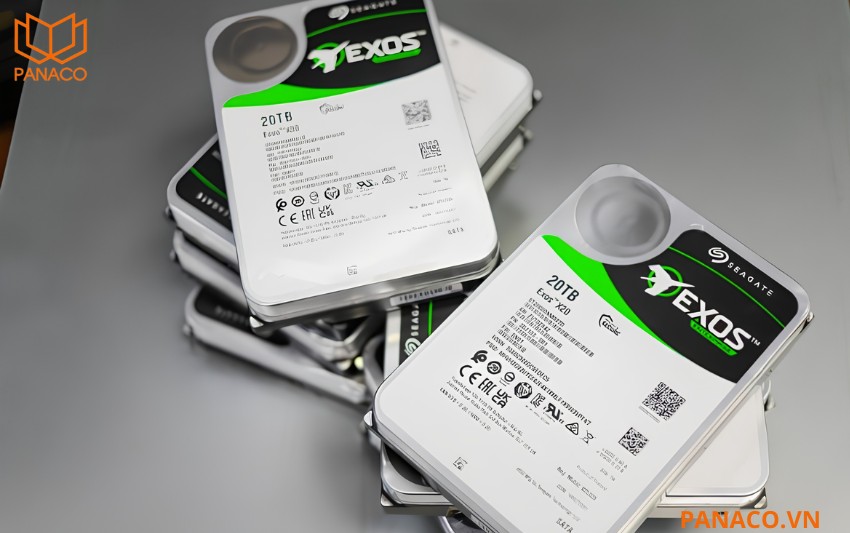 KX-A4K8104PN3 trang bị khe ổ cứng dung lượng 20TB
