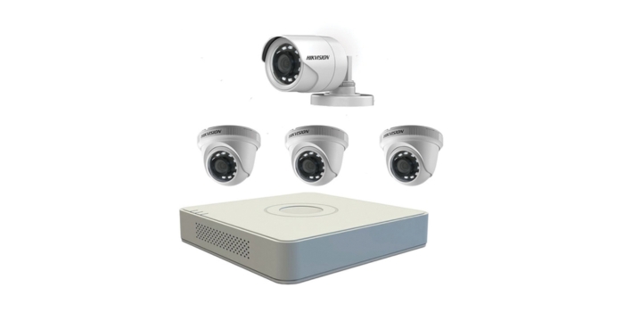 Bộ bốn camera Hikvision gồm một thân trụ và ba bán cầu kèm đầu ghi