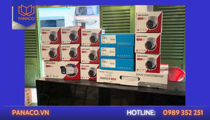 Thùng camera Hikvision và đầu ghi NVR để đối chiếu báo giá camera