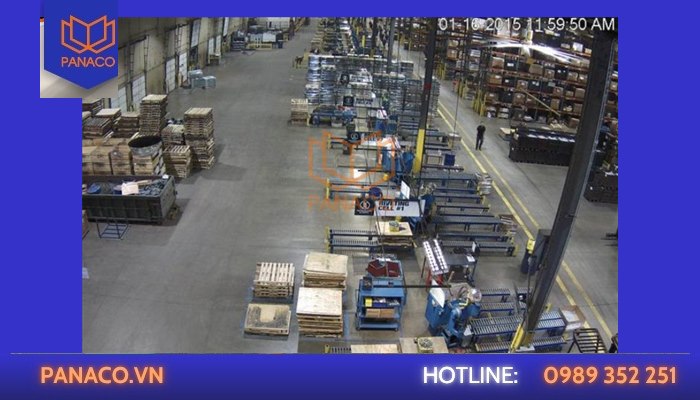 Khung hình camera nhà xưởng kèm mốc ngày giờ để tra lại về sau