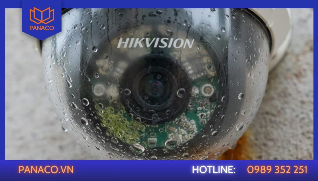 Camera ngoài trời bị vào nước, mặt kính đọng hơi nước và bám rêu xanh