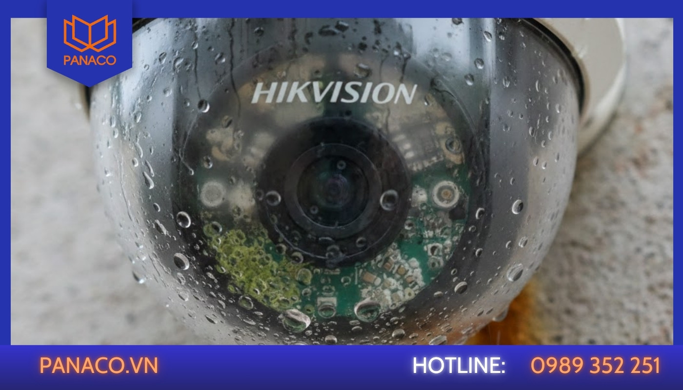 Camera ngoài trời bị vào nước, mặt kính đọng hơi nước và bám rêu xanh