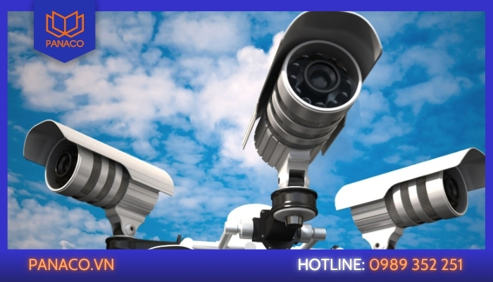 Ba camera thân trụ cùng ghi hình trong một hệ thống giám sát